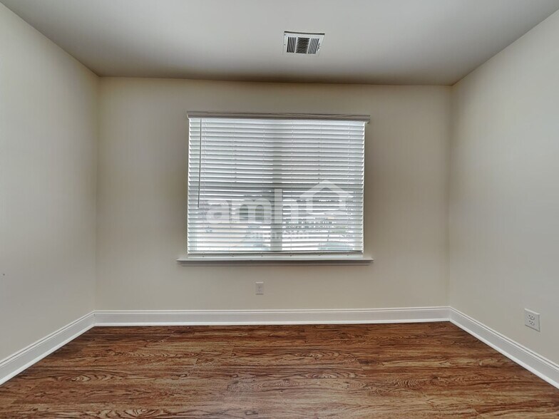 Building Photo - 25 Crabapple Cir