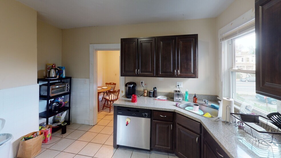 Building Photo - 73 Chestnut Hill Ave