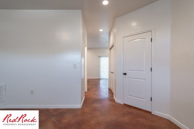 Building Photo - 2075 S Sir Monte Dr