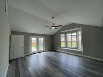 Building Photo - Spacious 3BR+ with fully fenced in backyard