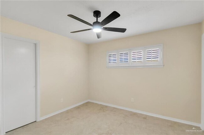 Building Photo - 413 W Jonquil Ave