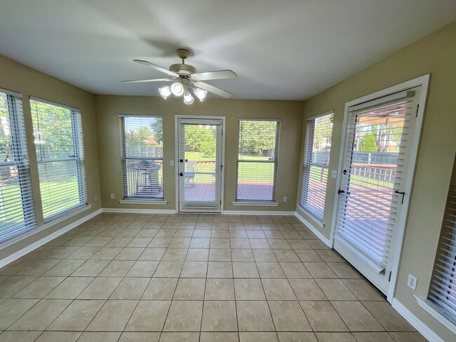 Building Photo - 115 Lakeside Dr