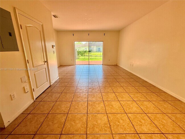 Building Photo - 15800 SW 92nd Ave