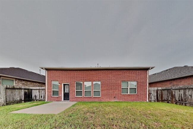 Building Photo - 22575 Valley Canyon