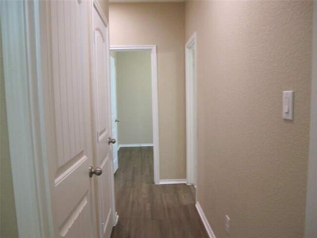 Building Photo - 6109 Mantalcino Dr