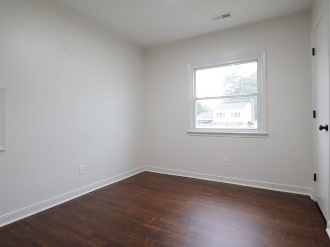 Building Photo - Newly Updated 3-Bed / 1.5-Bath Home with Deck