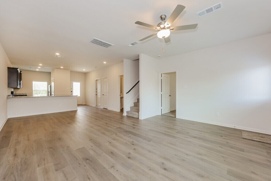 Building Photo - 9829 Teton Vis Dr