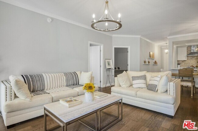 Building Photo - 860 S Lucerne Blvd