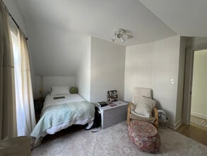 Building Photo - 65 Moulton St