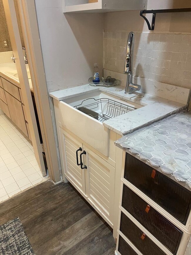 Building Photo - 302 Riverhill Blvd