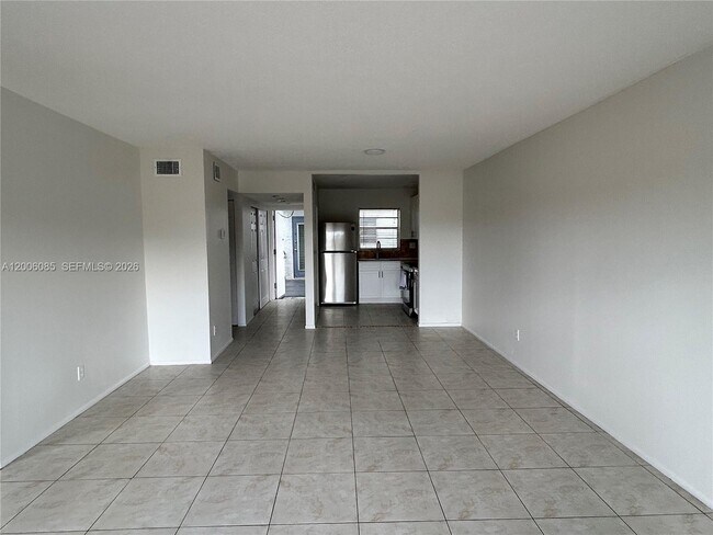 Building Photo - 3000 Sunrise Lakes Dr W