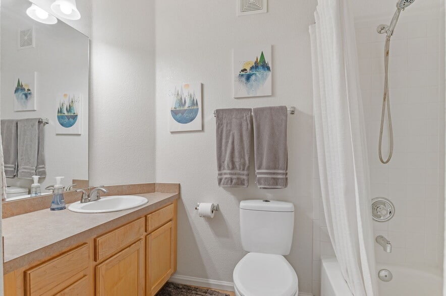 Building Photo - 2192 S Fulton Cir