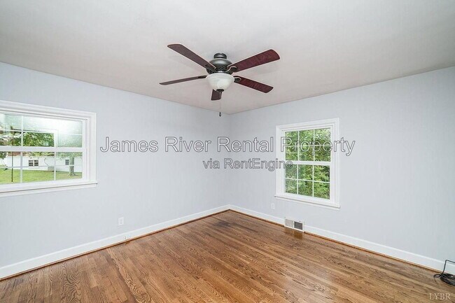 Building Photo - 633 Sandusky Dr