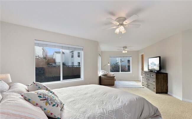 Building Photo - Beautiful large 4 bedroom home in the High...