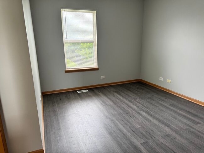 Building Photo - 2209 Sunrise Cir