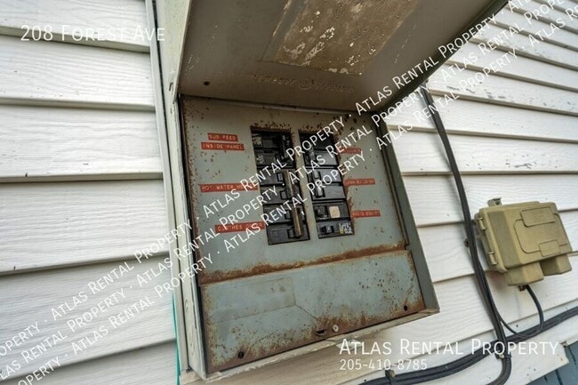 Building Photo - 208 Forest Ave