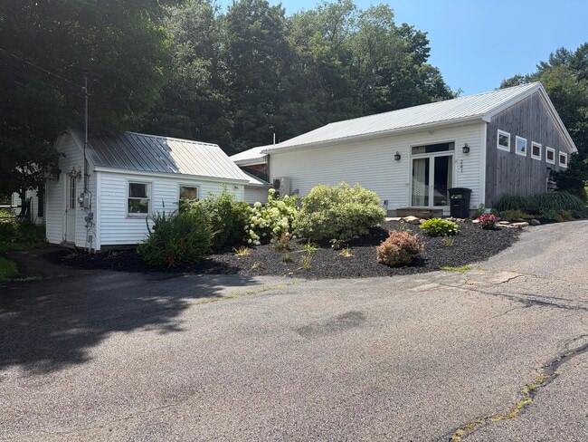 Building Photo - 241 Knights Pond Rd