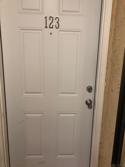 entrance to condo - 12515 NE 145th Pl