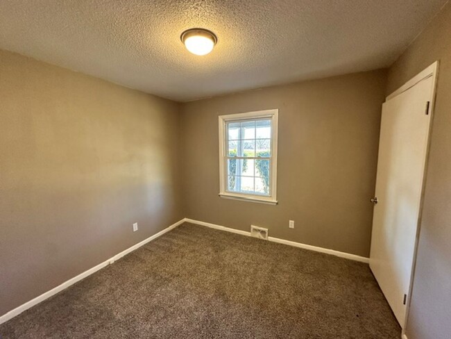 Building Photo - NEW RENTAL LISTING - NO HUD NO SECTION 8