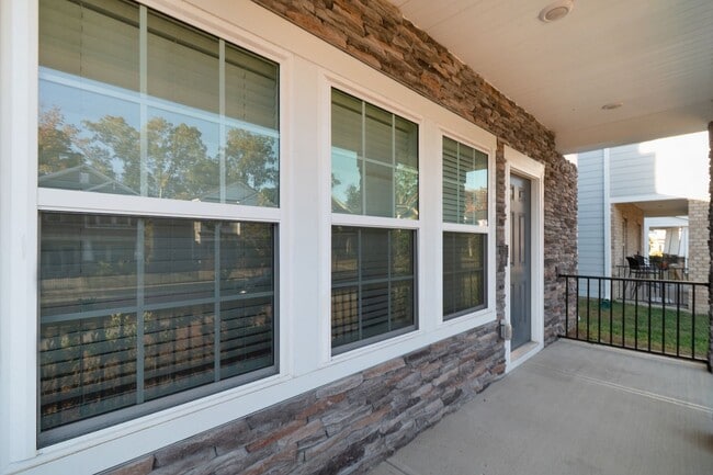 Building Photo - Beautiful and Spacious Home in the Heart of Pineville!