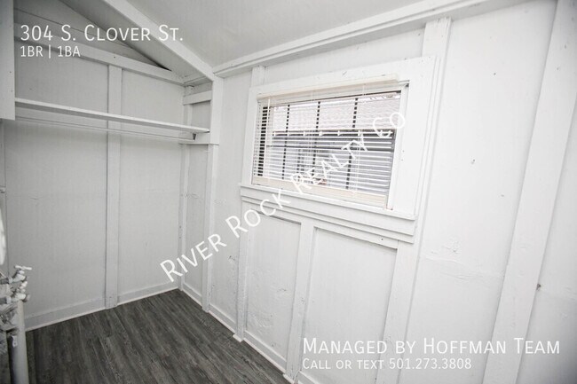 Building Photo - 304 S Clover St