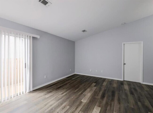 Building Photo - 2132 Andover Dr