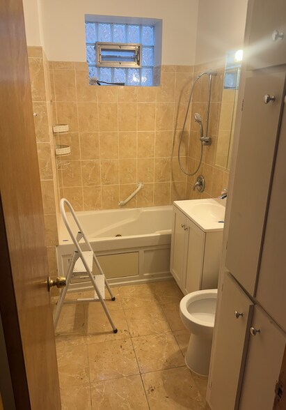 Building Photo - 2944 N Luna Ave