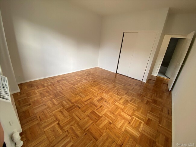 Building Photo - 1 Fordham Hill Oval