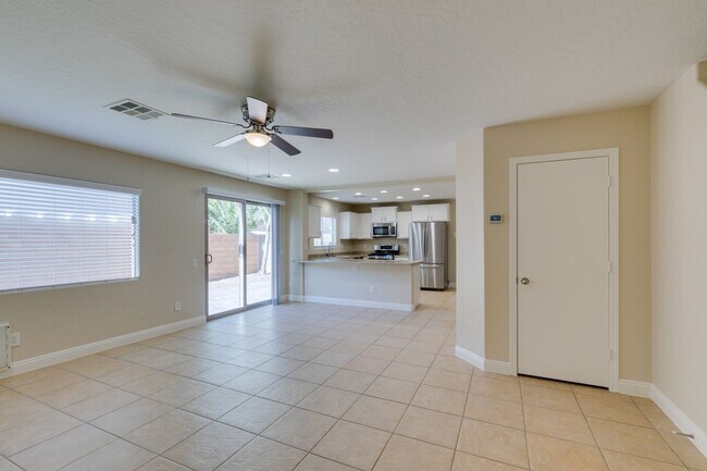 Building Photo - Upgraded spacious 4bedroom home near Mountains Edge!