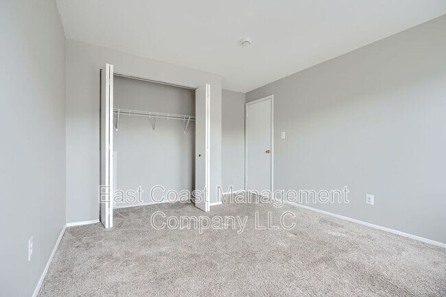 Building Photo - 12 Perryfalls Pl