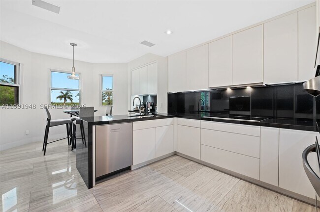 Building Photo - 13633 Deering Bay Dr