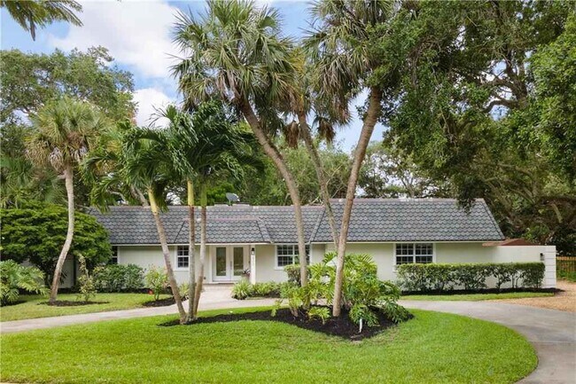 front - 400 Live Oak Rd