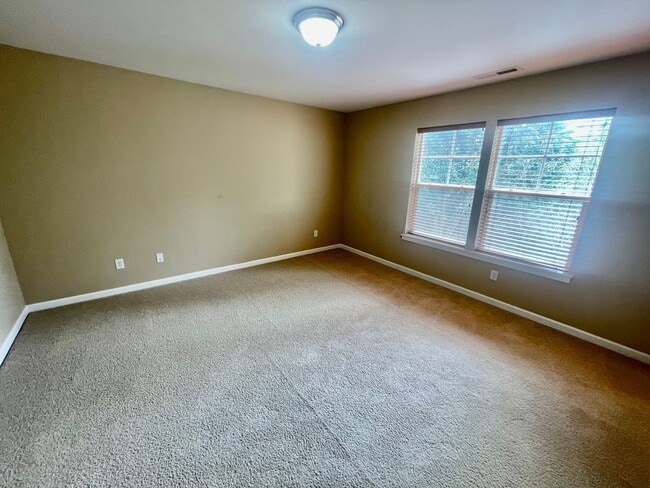 Building Photo - Well Appointed, Open Floor Plan 3-bedroom, 2.5-bathroom home in Beaverton