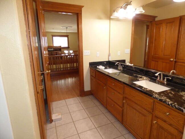 Building Photo - 4465 Countryside Ct NE