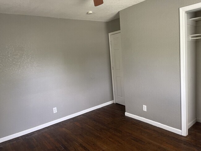 Building Photo - COMING SOON: Bright 3-Bed Home with Spacio...