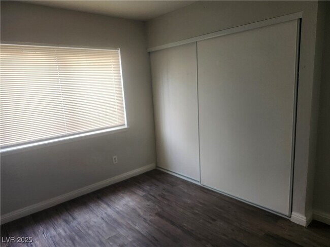 Building Photo - 3437 E Cheyenne Ave
