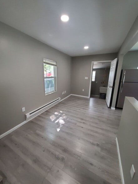 Building Photo - 1021 S 61st St