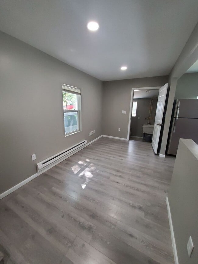 Building Photo - 1 Bedroom Single Family