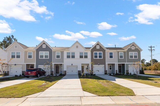 Building Photo - 130 Paramount Dr