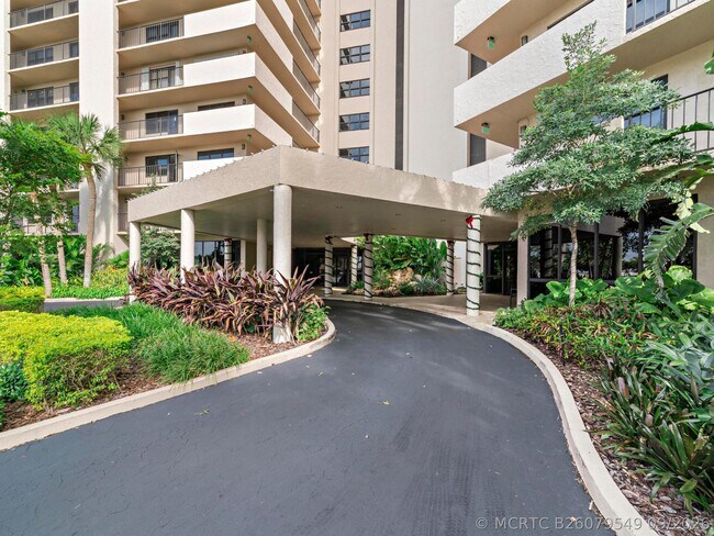 Building Photo - 4900 N Ocean Blvd