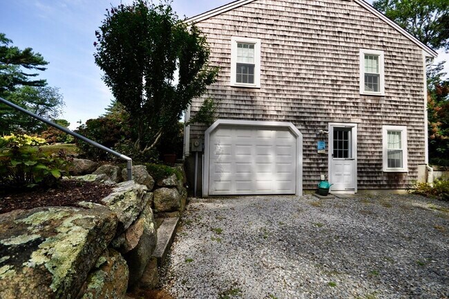 Building Photo - 34 Dale Dr