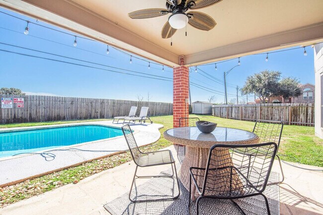 Building Photo - 7418 Lake Livingston Dr