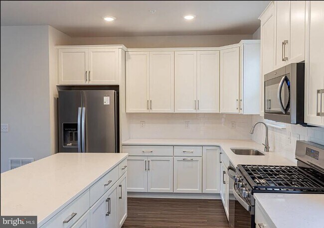 Building Photo - 71 Four Leaf Dr