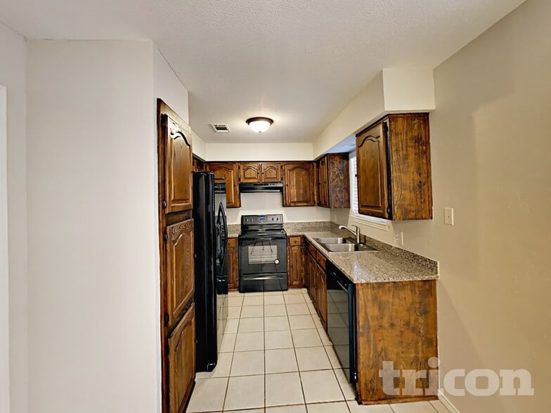 Building Photo - 5708 Woodsetter Ct