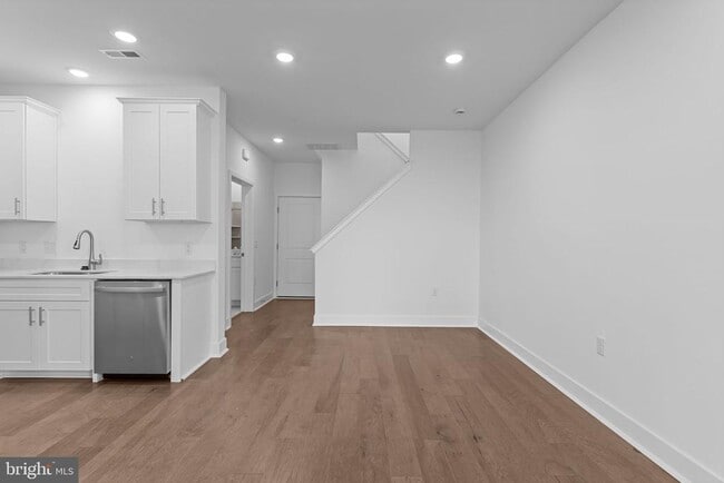 Building Photo - 123 Stoutsburg Blvd