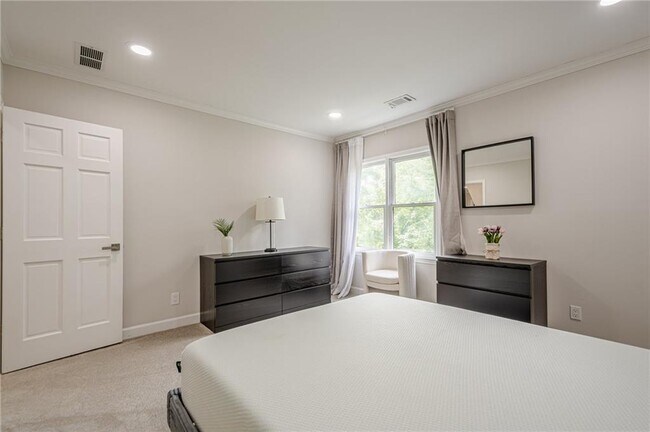 Building Photo - 700 S Brighton Ct