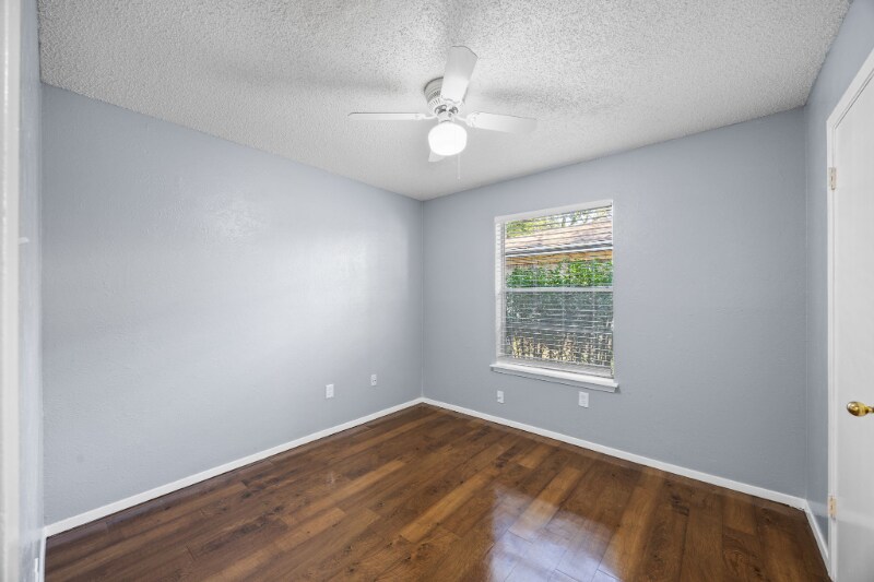 Building Photo - 2208 Viewtop Ln