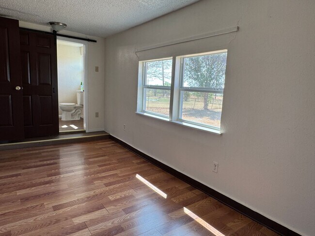 Building Photo - 84 SW 45th St