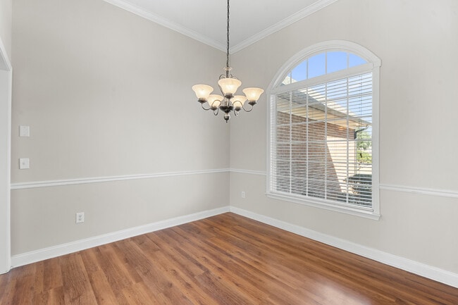 Building Photo - 1811 Old Carriage Trail