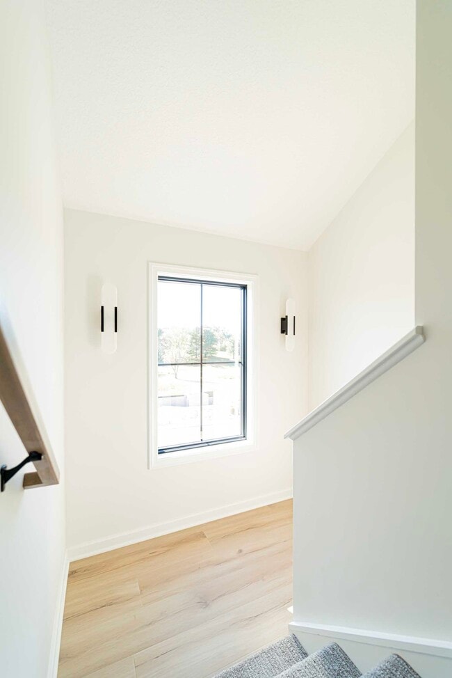 Building Photo - 14550 South Ave